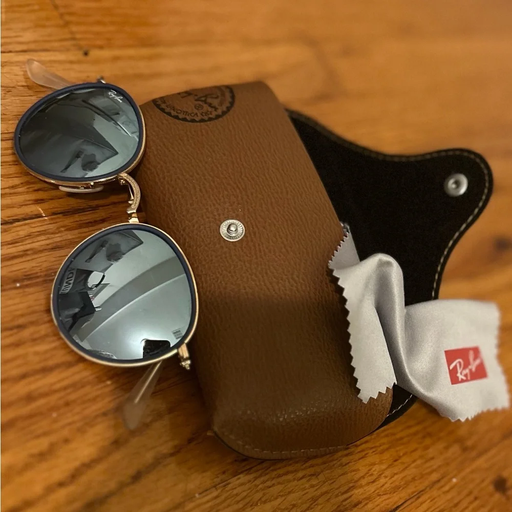 Ray-Ban Brown Leather Sunglasses Case with Cleaning Cloth